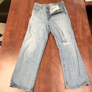 Like New Size 27 Levi’s ankle length Ribcage Straight Jean in Distressed Tango